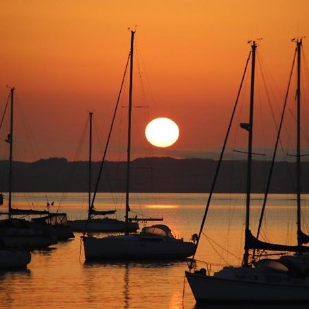 Ynys Lawd, Holyhead Marina Appartement Buitenkant foto