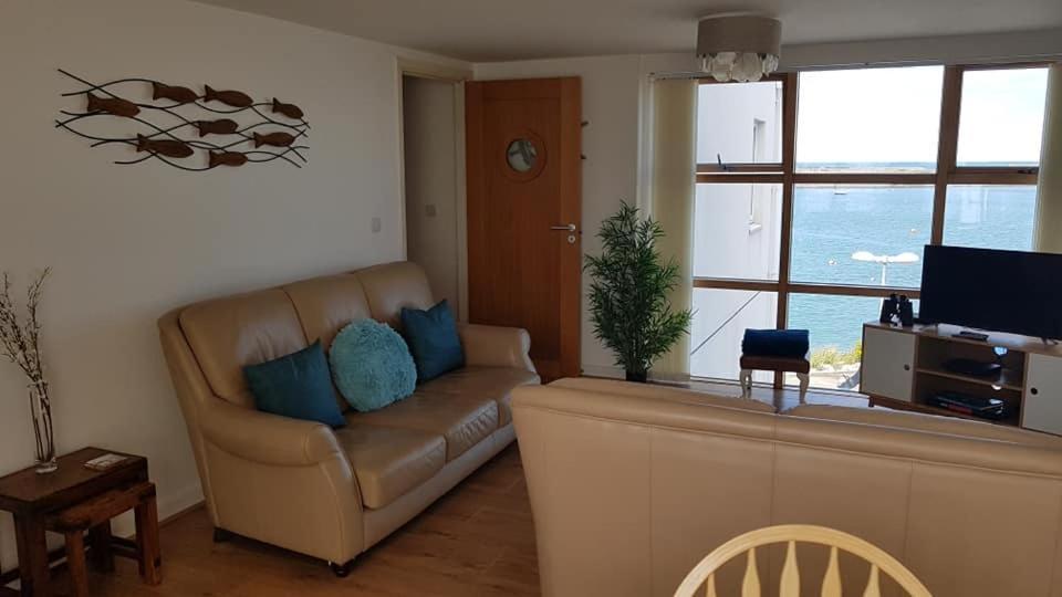Ynys Lawd, Holyhead Marina Appartement Buitenkant foto