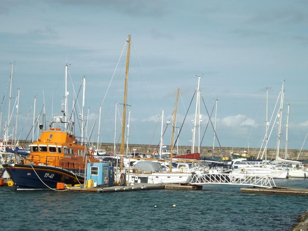 Ynys Lawd, Holyhead Marina Appartement Buitenkant foto