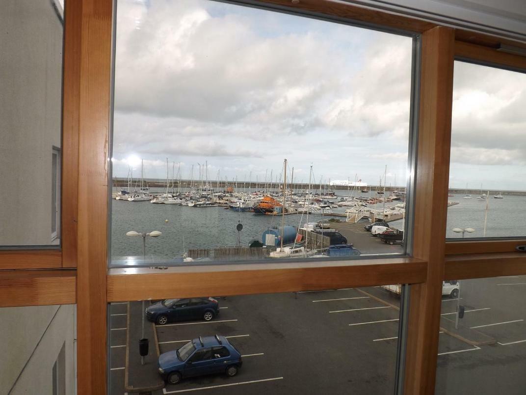 Ynys Lawd, Holyhead Marina Appartement Buitenkant foto