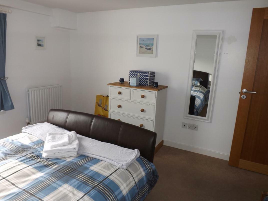Ynys Lawd, Holyhead Marina Appartement Buitenkant foto