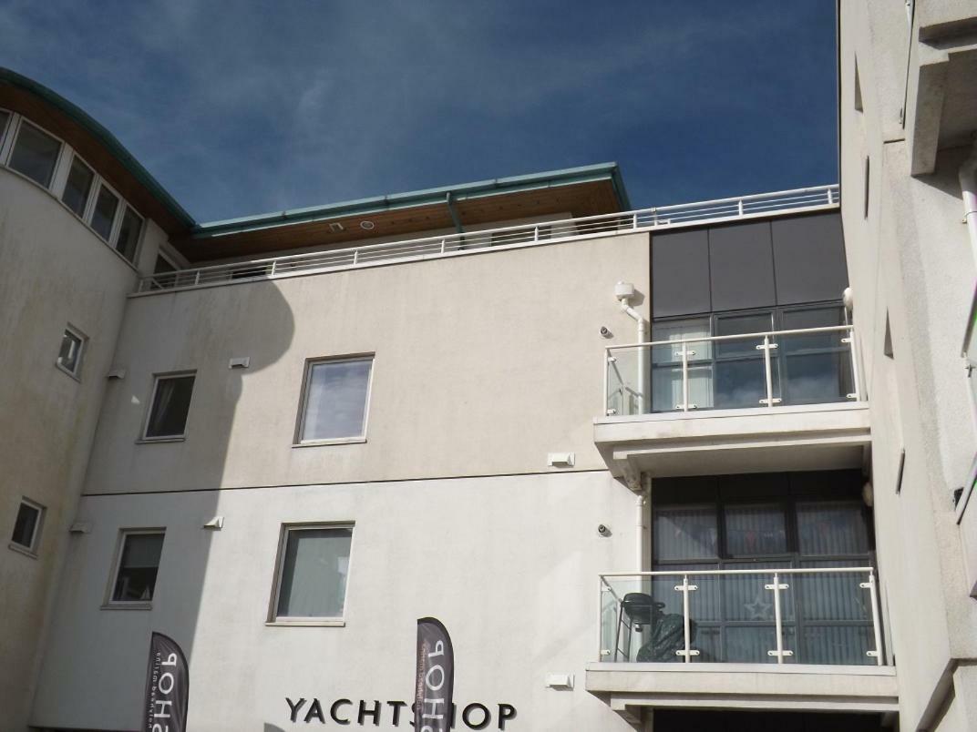 Ynys Lawd, Holyhead Marina Appartement Buitenkant foto